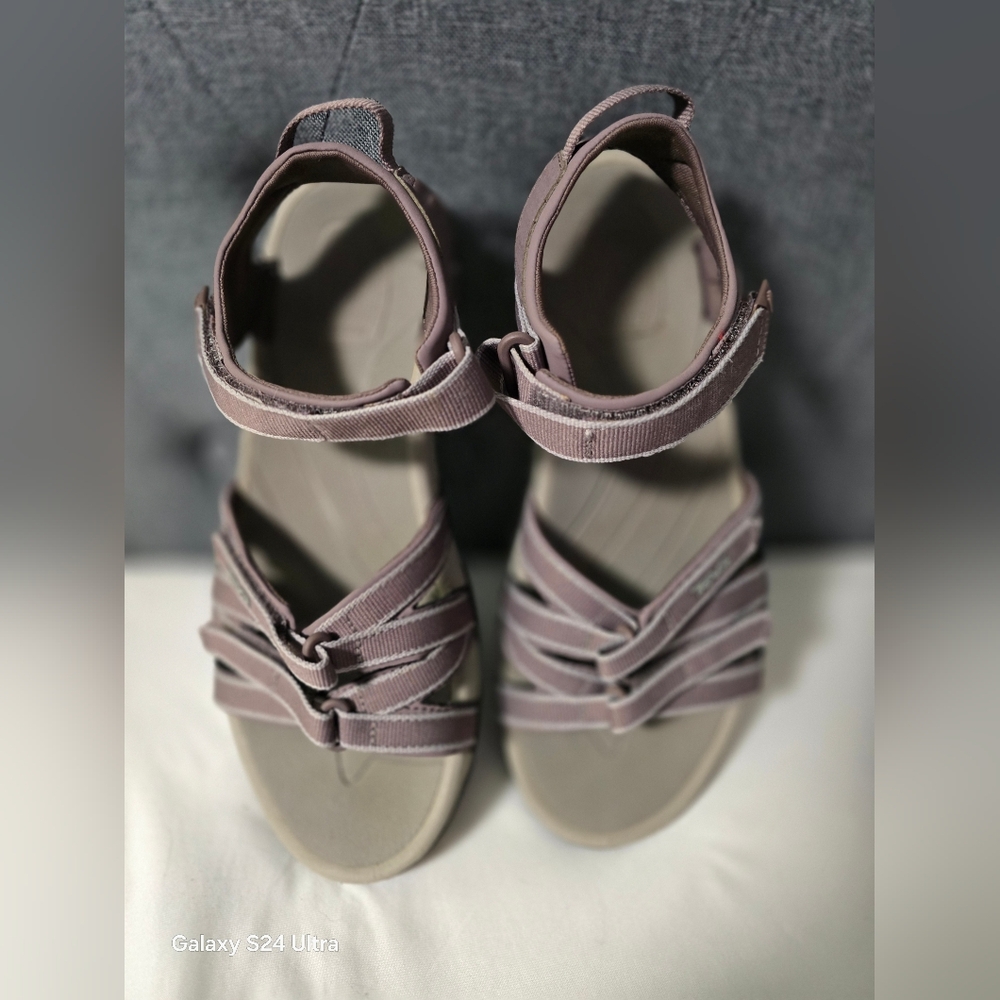 Teva Womens *  Tirra Hiking Sandals * Adjustable Strap * Plum * Size 8